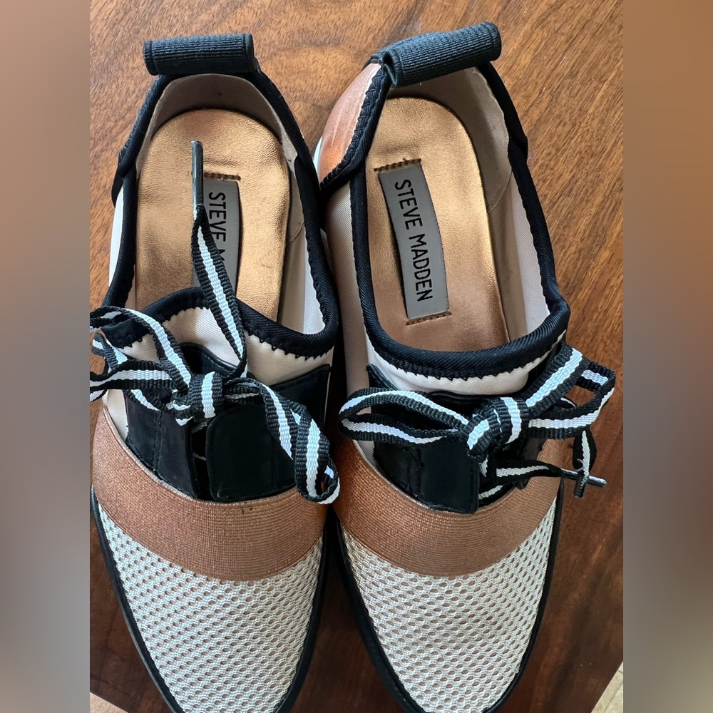 Steve Madden tennis shoes Size 6